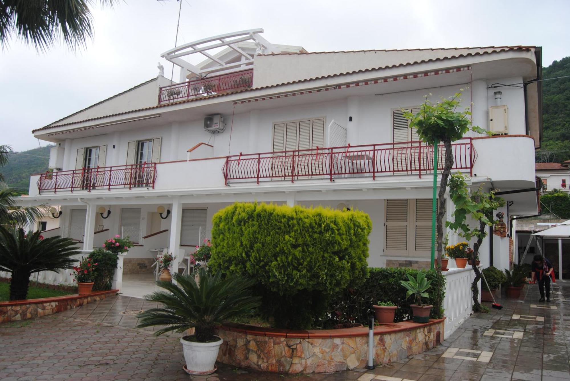 Santa Venere Apartments "Parcheggio Privato" Ricarica Auto Elettriche Тропеа Екстериор снимка